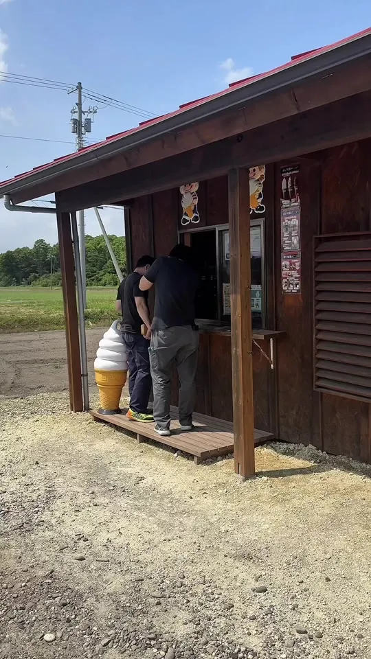 赤い屋根のソフトクリーム屋