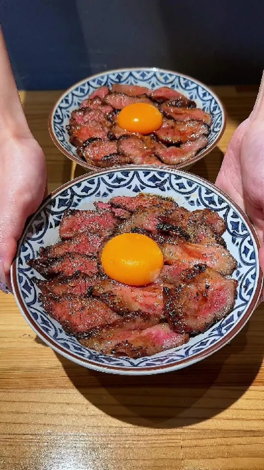 炭火たれ焼肉丼 萬牛カルビ