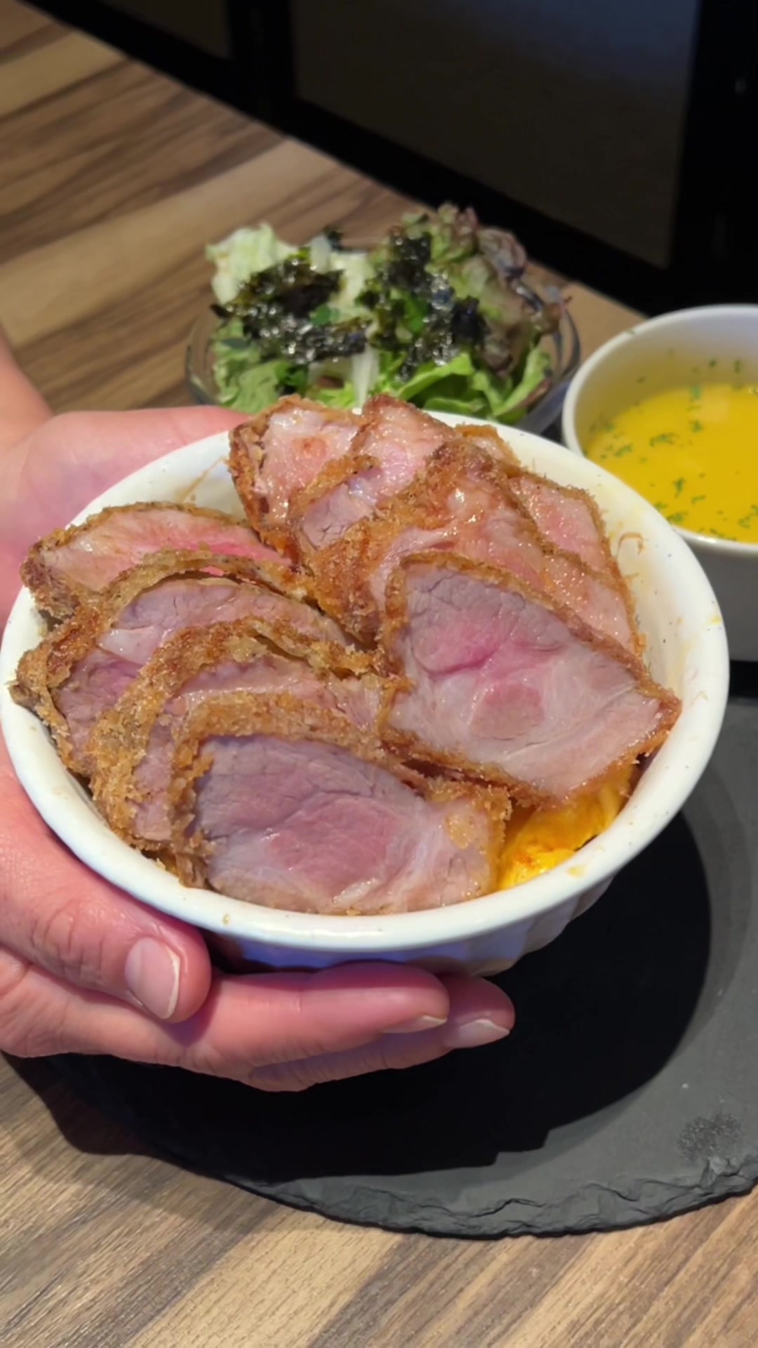 スリーピッグ 名古屋本店