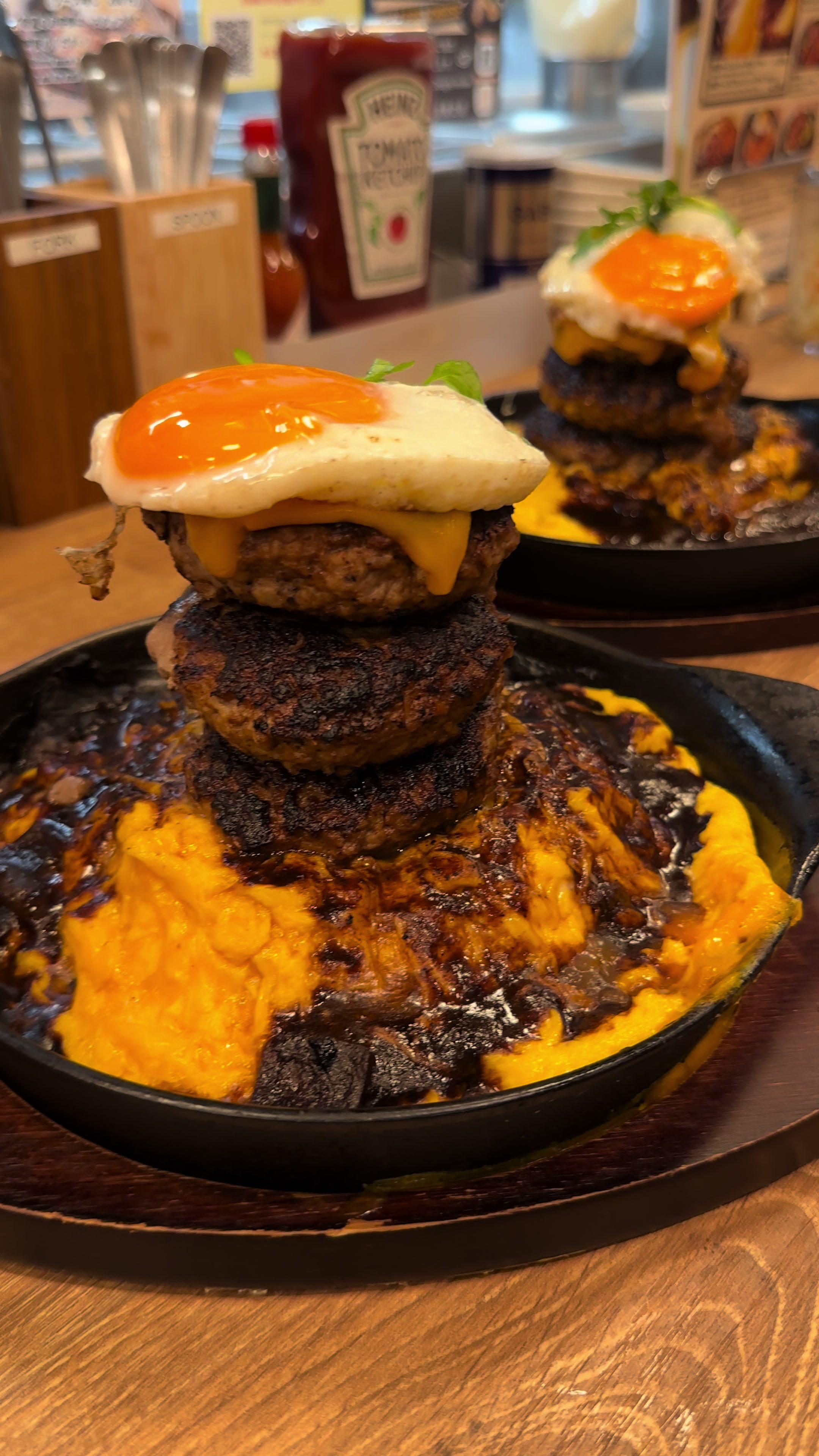 肉オムライス専門店 肉とたまご 新宿東口店
