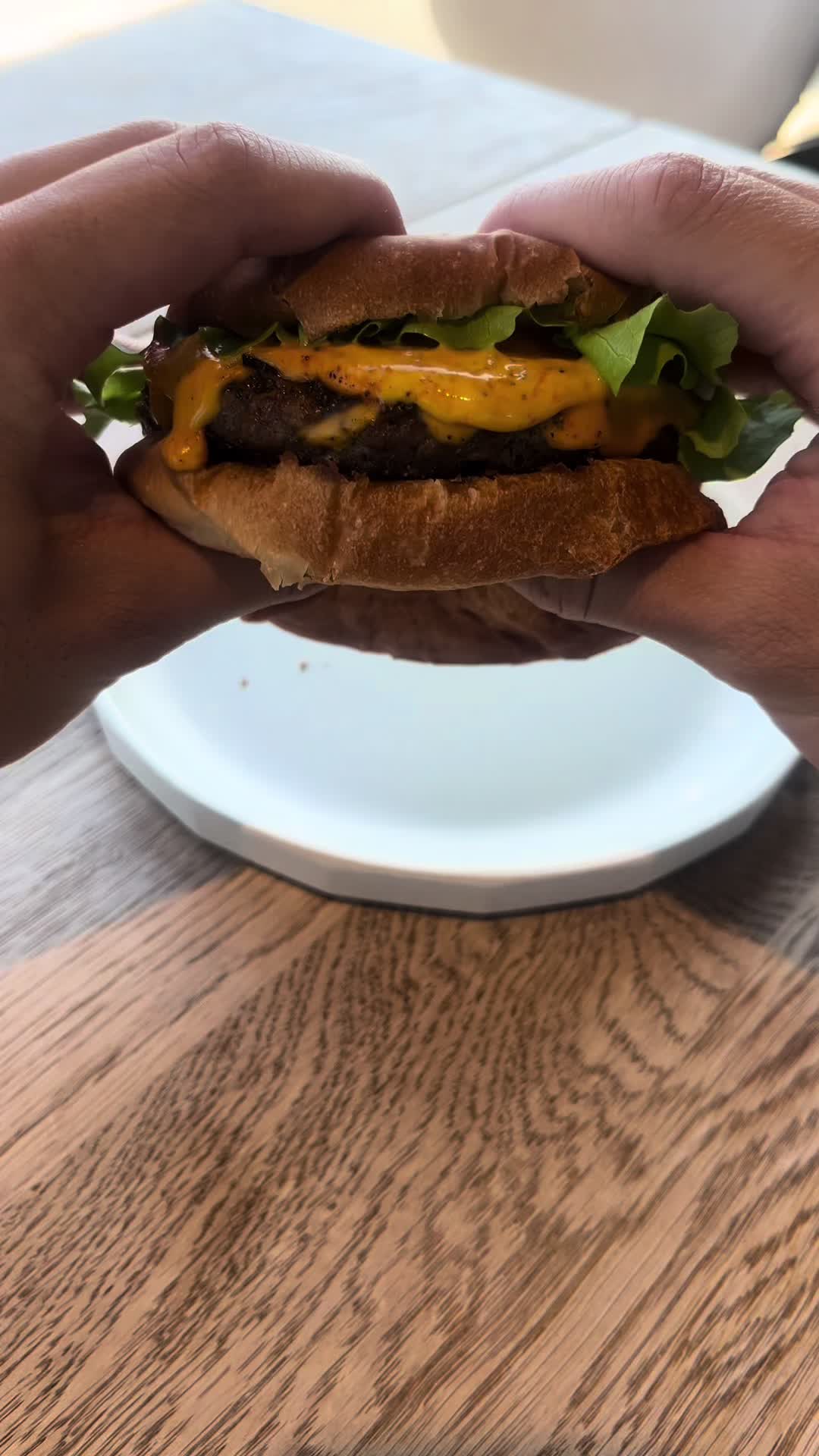 TEDDY’S BIGGER BURGERS 日向市 金ヶ浜店